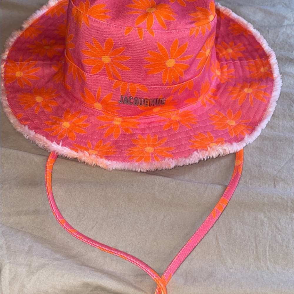 Bucket hat